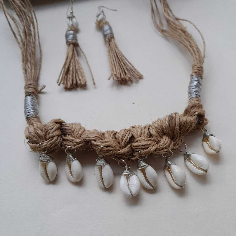 Shell And Jute Necklace Set